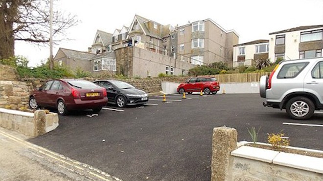 Chỗ đậu xe giá 37.000 bảng ở St Ives, Cornwall, nước Anh. Ảnh: Millersons.