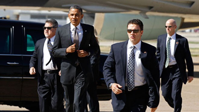 Các mật vụ Mỹ đi theo bảo vệ Tổng thống Barack Obama. Ảnh: CNBC