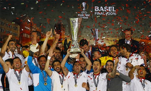 Ba năm liền vô địch một Cup châu Âu là điều thật sự khó tin trong thế giới bóng đá hiện đại, nhưng Sevilla đã làm được kỳ tích đó. Ảnh: Reuters.