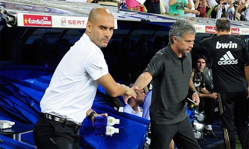 Guardiola (trái) và Mourinho sớm tái ngộ kình địch. Ảnh: AFP.