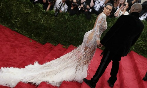 Nữ diễn viên Kim Kardashian "siêu vòng 3" là một trong những lý do khiến phái đẹp thế giới muốn nâng mông. Ảnh: CNN.