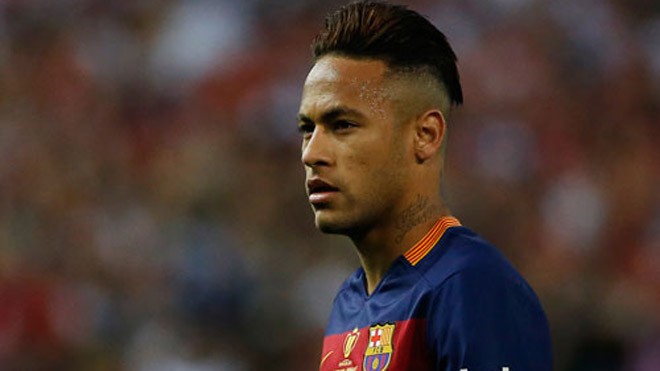 Neymar gặp rất nhiều rắc rối ngoài sân cỏ. Ảnh: Reuters.