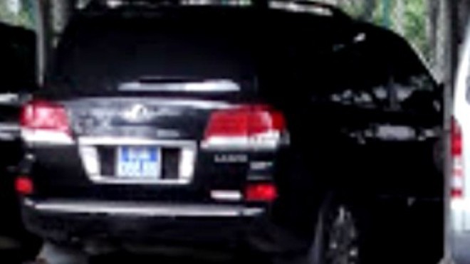 Chiếc xe Lexus 570LX mang biển số 83A-066.66 thường đậu tại nhà xe Tỉnh ủy Sóc Trăng đã được trả lại cho Công an tỉnh Sóc Trăng. (Ảnh: CTV)