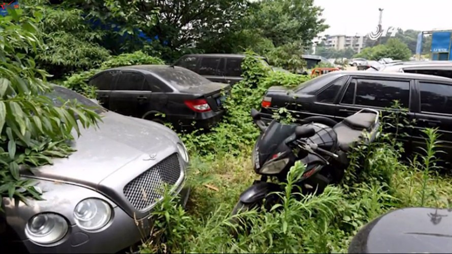 Bí ẩn dàn siêu xe của đại gia Trung Quốc bị bỏ lại trong rừng