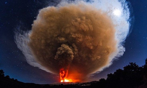 Một vụ phun trào của núi lửa Etna ở Italy vào năm 2013. Ảnh: Corbis.