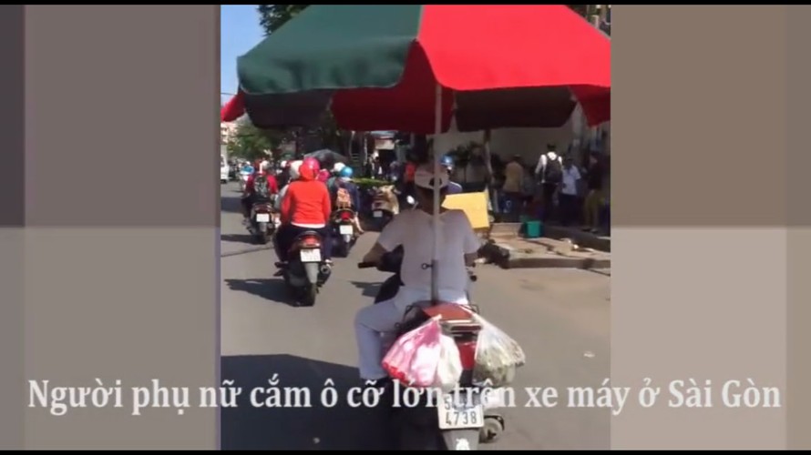 Những kiểu độ xe máy chống nắng nóng chỉ có ở Việt Nam