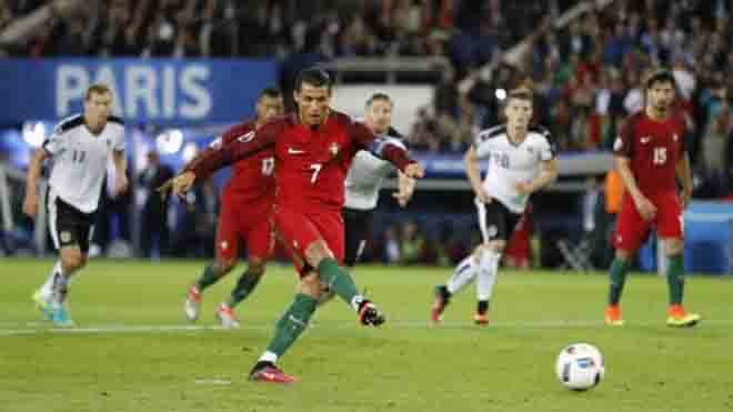Ronaldo đã thực hiện hỏng một quả phạt đền tại Euro 2016. Ảnh: Reuters