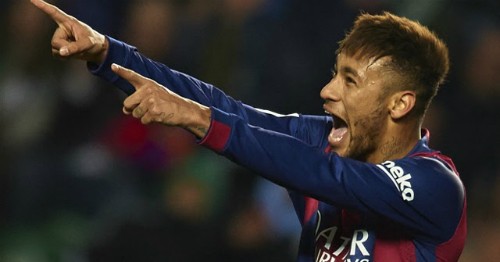 Neymar cho biết anh yêu Barcelona và chưa có ý định ra đi. Ảnh: Reuters