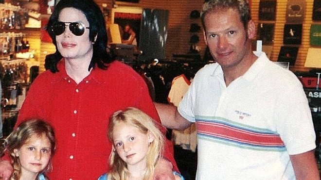 Bác sĩ Murray cho biết Michael Jackson bị ám ảnh bởi chuyện làm đám cưới với con gái đỡ đầu Harriet (giữa) khi bé mới 5 tuổi. Ảnh: DailyMail