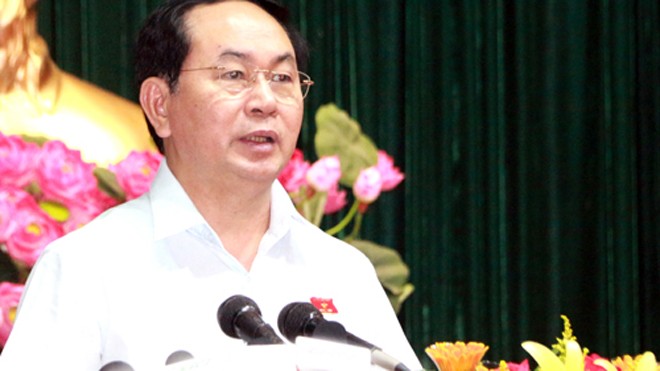 Chủ tịch nước Trần Đại Quang trả lời các kiến nghị của cử tri quận 4. Ảnh: Hữu Công/VnExpress