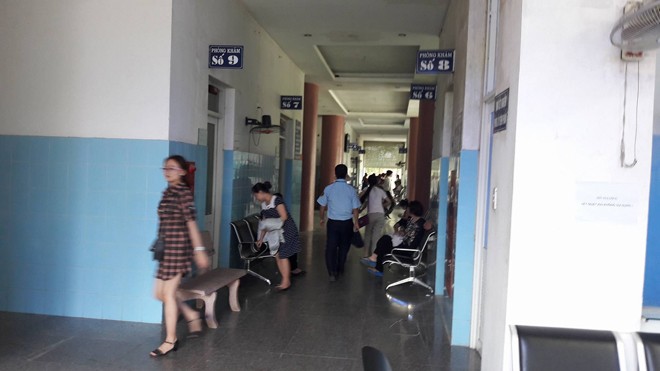 Nhân viên bệnh viện Thành An – Sài Gòn tập trung đòi quyền lợi.
