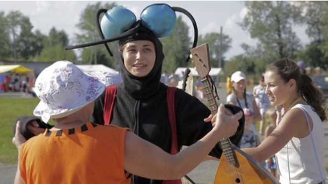 Kỳ lạ lễ hội... muỗi thường niên ở Nga