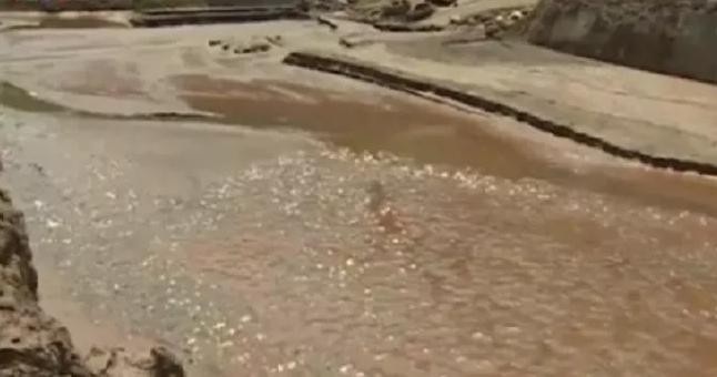 Nước lũ chảy xiết tại tỉnh Yên Bái. Ảnh VTV