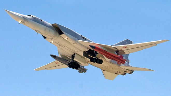Oanh tạc cơ tầm xa Nga Tu-22M3 gắn tên lửa hành trình Kh-32. Ảnh: Sputnik