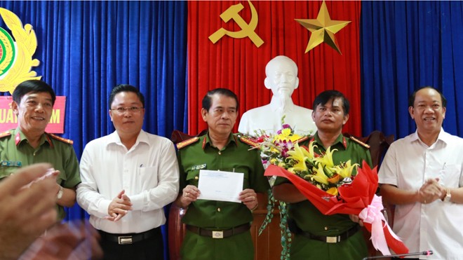 Lãnh đạo UBND tỉnh Quảng Nam tuyên dương và thưởng nóng cho ban chuyên án điều tra vụ phá rừng pơ mu 