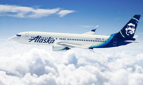 Máy bay của hãng Alaska Airlines buộc phải đổi hướng vì có hành khách đòi mở cửa thoát hiểm khi phi cơ đang trên không. Ảnh: Evening Standard.