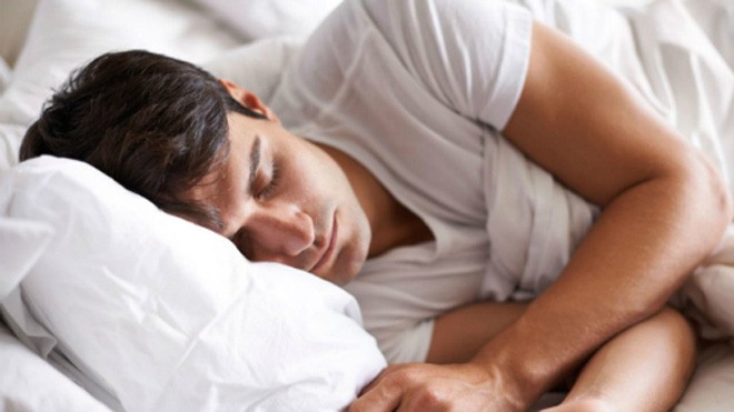 Thói quen khi ngủ cảnh báo bệnh tim ở đàn ông