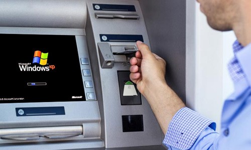 Nhiều ATM bị tội phạm cài thiết bị skimming để lấy cắp toàn bộ thông tin khi chủ thẻ rút tiền.