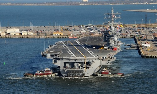 Tàu sân bay USS Dwight D. Eisenhower. Ảnh: Reuters.