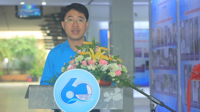 Anh Phạm Hồng Sơn, Phó bí thư, Chủ tịch Hội LHTN VN TPHCM phát biểu khai mạc triển lãm ảnh.