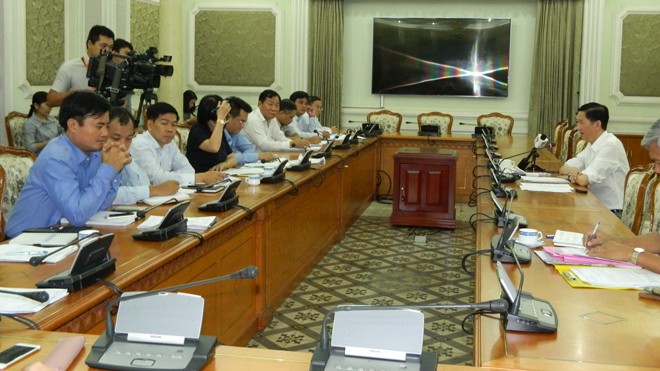Phó chủ tịch UBND TPHCM Trần Vĩnh Tuyến chủ trì cuộc họp sáng nay. 