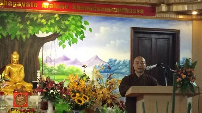 Thượng tọa Thích Thanh Huân - Ủy viên TT HĐTS Phó Văn phòng I Trung ương GHPGVN, Trụ trì chùa Pháp Vân phát biểu tại Hội nghị.