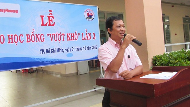 Ông Phạm Huy Thịnh- Chủ tịch Công Đoàn Ban đại diện báo Tiền Phong tại phía Nam phát biểu tại Lễ trao học bổng “Vượt khó”