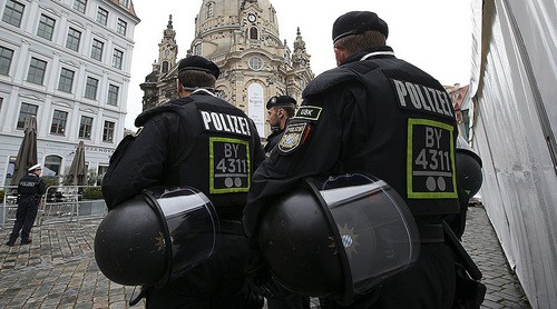 Cảnh sát Đức tăng cường tuần tra sau loạt vụ khủng bố bất thành. Ảnh: Reuters.