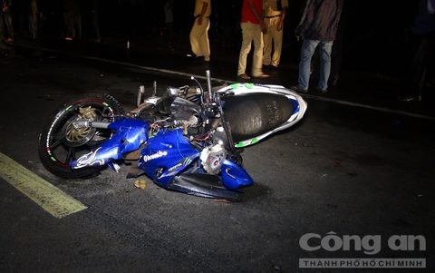 Chiếc xe máy hư hỏng nặng sau cú tông