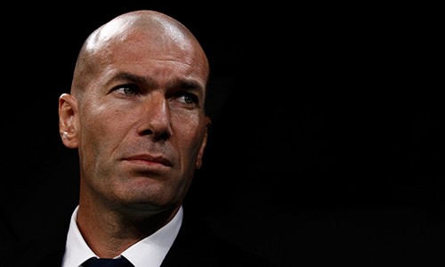 Zidane thất vọng trước việc Real đánh mất lợi thế và chỉ có thể chật vật thoát thua tại Warsawa. Ảnh: Reuters.