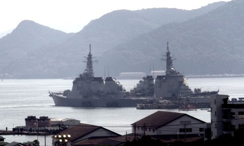 Tàu Nhật Bản neo tại căn cứ hải quân Sasebo, Nagasaki, Nhật Bản. Ảnh: AP.