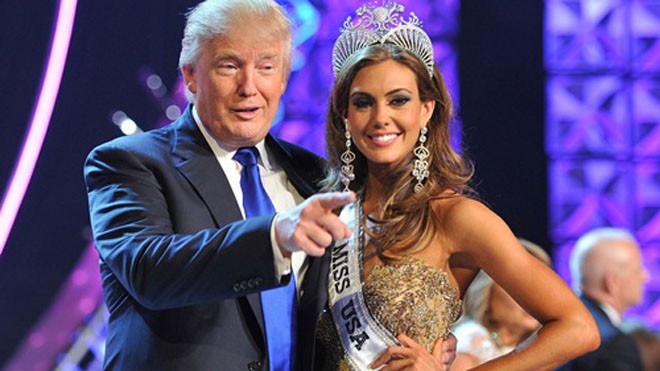 Donald Trump đã bán Tổ chức Hoa hậu Hoàn vũ chỉ vài ngày sau khi mua lại hoàn toàn. Ảnh: LATimes