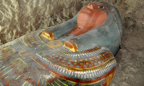 Xác ướp nguyên vẹn được tìm thấy ở gần thành phố Luxor, Ai Cập. Ảnh: AFP. 