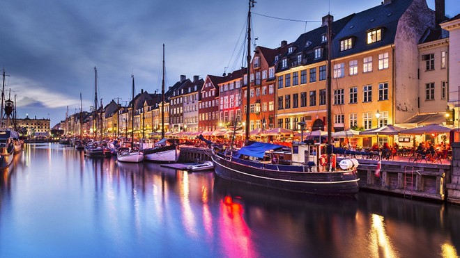 Copenhagen xinh đẹp với hệ thống sông hồ uốn quanh (Ảnh: Internet).
