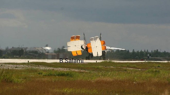 Chiếc MiG-31BM hạ cánh xuống căn cứ Hmeymim. Ảnh: Facebook.
