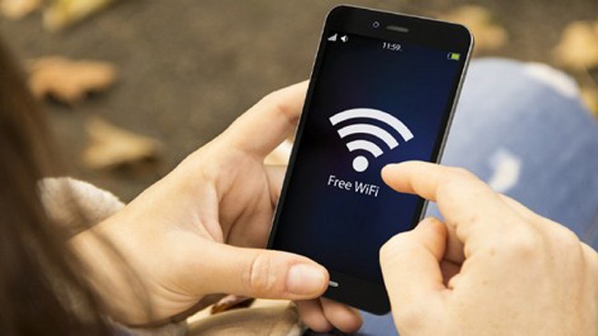 Người dùng smartphone dễ bị đánh cắp mật khẩu khi truy cập mạng Wi-Fi công cộng.