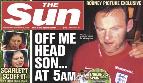 Rooney bị chụp lại cảnh say rượu và vui chơi đến năm giờ sáng. 