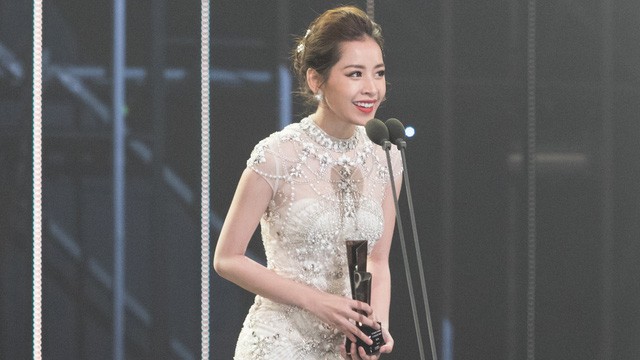 [Radio] Chi Pu được khen khéo léo khi nhận giải thưởng ở Hàn Quốc