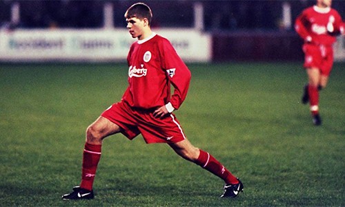 Tình yêu lớn mà Gerrard giành cho Liverpool xuất phát từ truyền thống gia đình và một bi kịch với người anh họ của anh.