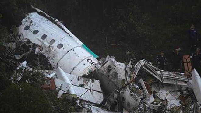 Radio Thế giới 24h: Tìm thấy 2 hộp đen máy bay rơi làm 71 người thiệt mạng