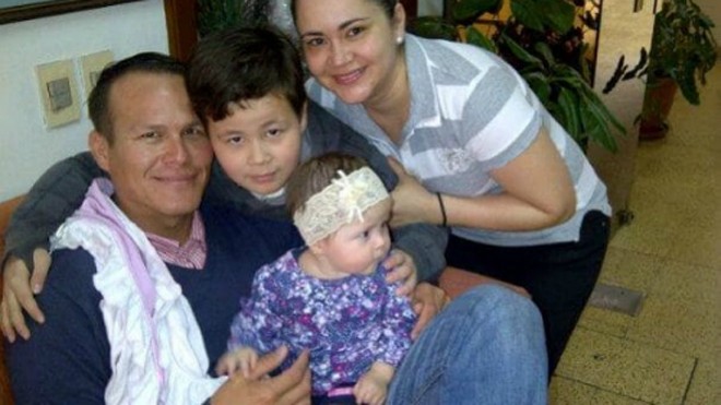 Miguel Quiroga cùng vợ và các con. Ảnh: Facebook
