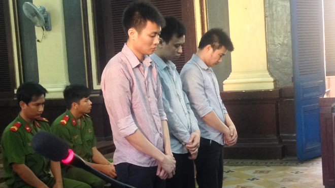 3 bị cáo tại tòa ngày 5/12. Ảnh: Tân Châu