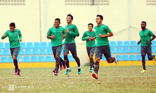 Các cầu thủ Indonesia tập luyện ở Hà Nội. Ảnh: Đức Đồng.
