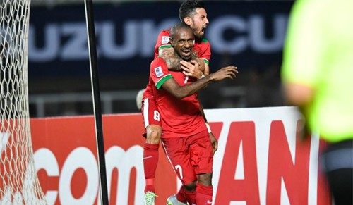 Boaz Solossa ăn mừng bàn thắng vào lưới Việt Nam trong trận bán kết lượt đi. 