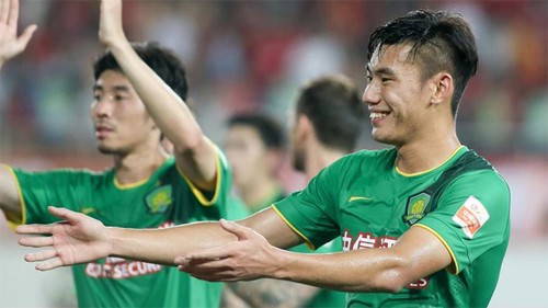 Zhang Chengdong (phải) là một trong những hậu vệ nổi bật tại Trung Quốc. Ảnh: Marca