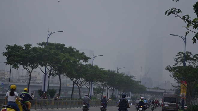Ngỡ ngàng với Sài Gòn mờ ảo trong màn sương mù