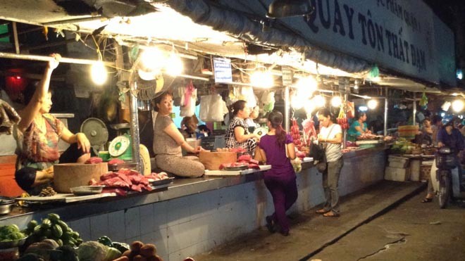  Tiểu thương kinh doanh tại chợ Tôn Thất Đạ 