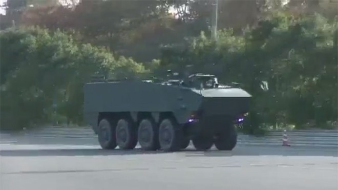 Nhật Bản ra mắt xe thiết giáp chạy 90 km/h