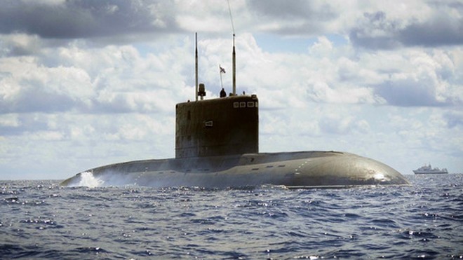 Tàu ngầm lớp Kilo của Nga trong hành trình thử nghiệm. Ảnh: Sputnik.