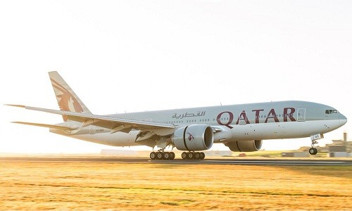 Chiếc Boeing 777 của Qatar Airways hạ cánh xuống Auckland sau 16 giờ 23 phút bay. Ảnh: Qatar Airwas